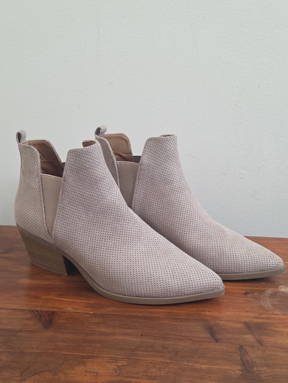Universal Thread Pointed-Toe Perforated Chelsea Booties in Light Taupe